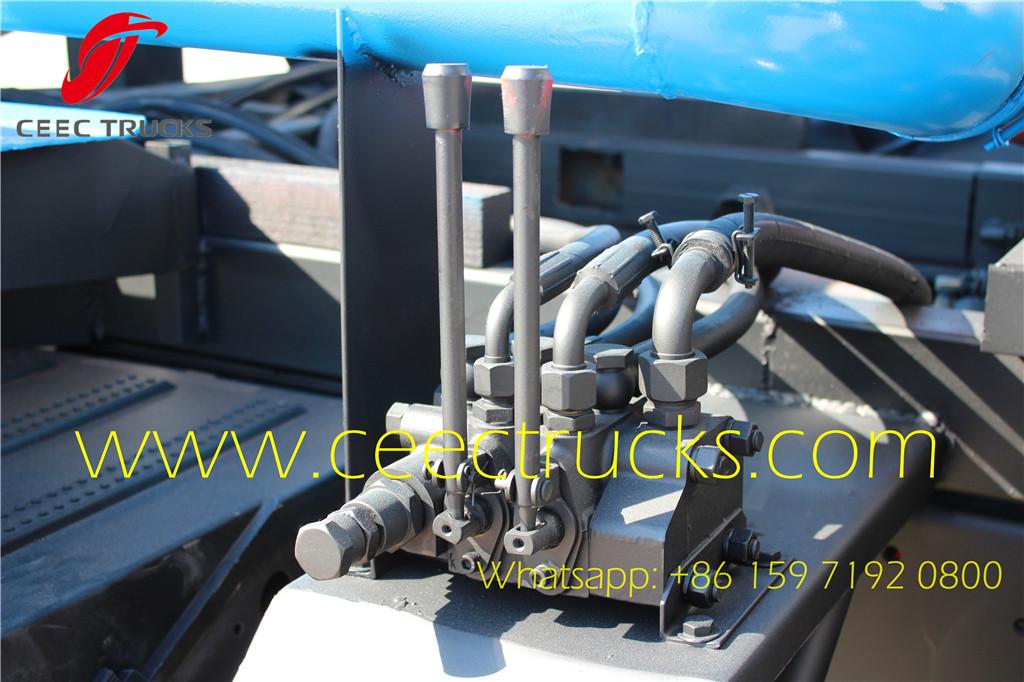 How to choose suitable dongfeng 9000liters cesspool pump truck