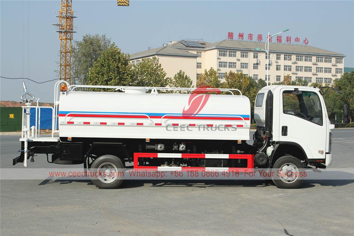 ISUZU off-road water sprinkler truck