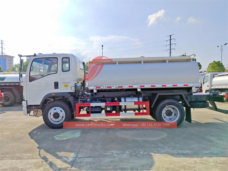 HOWO 5000L fuel tanker truck