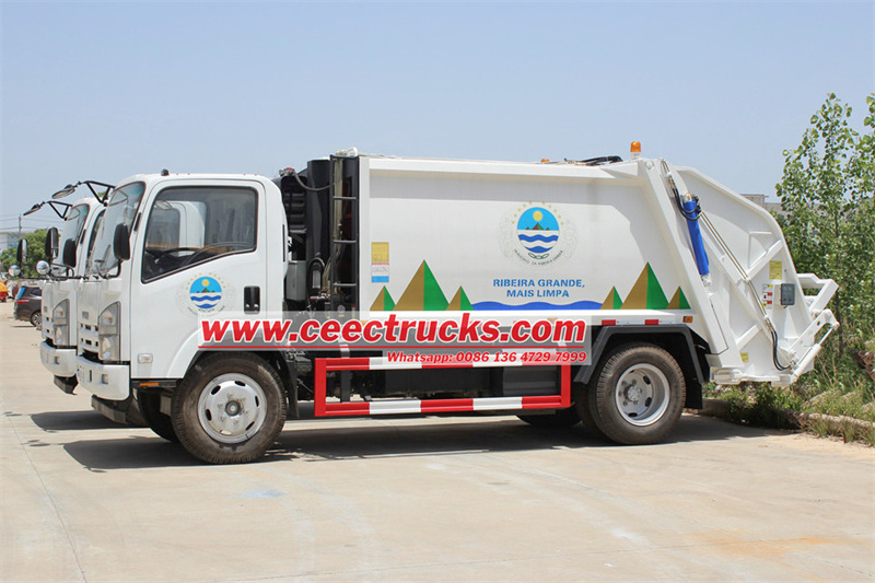 ISUZU NPR Garbage compactor truck