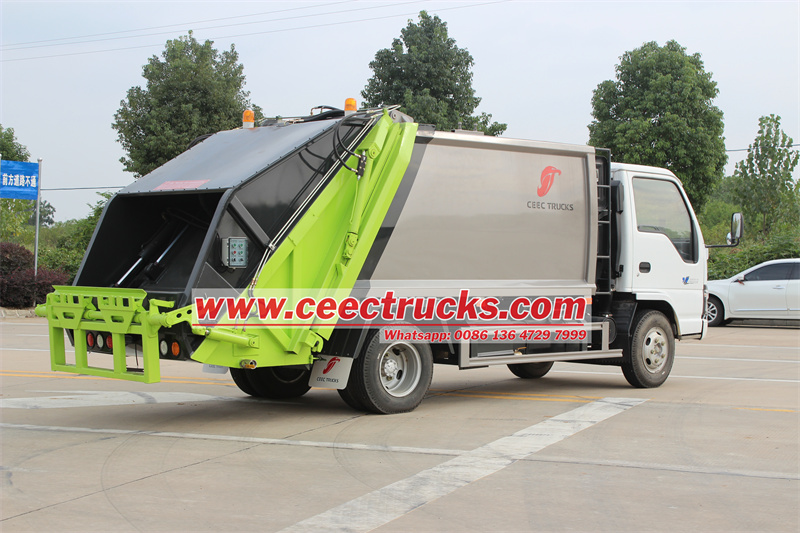 Japanese ISUZU 5000L rear loader compactor garbage truck