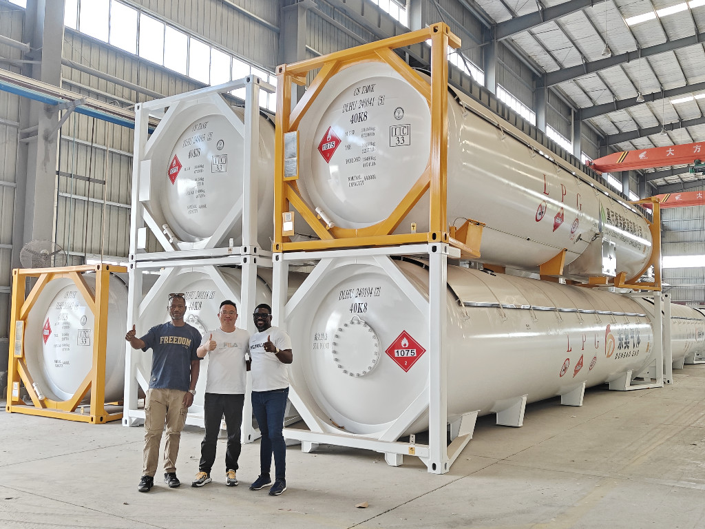 Burkina Faso clients checking LPG semitrailer