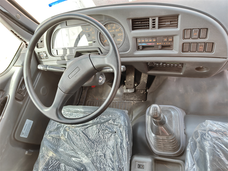 Isuzu heavy type fire engine with comfortable cabin