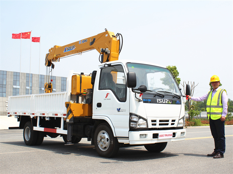 ISUZU NKR cargo truck with telescopic crane ISUZU NKR cargo truck with telescopic crane