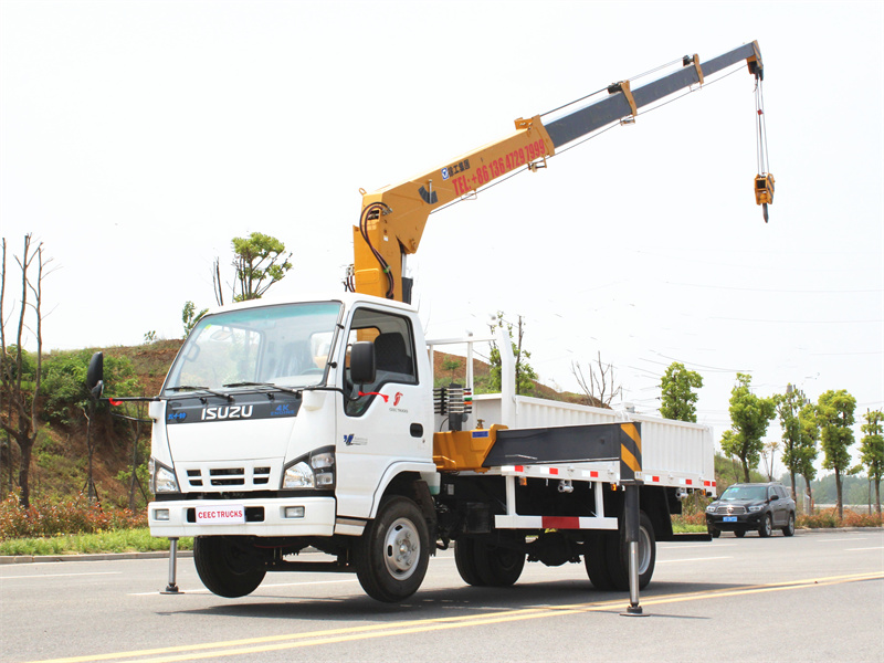 ISUZU NKR cargo truck with telescopic crane ISUZU NKR cargo truck with telescopic crane