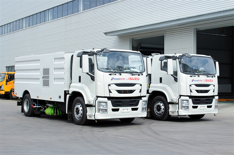 Isuzu cleaning sweeper truck