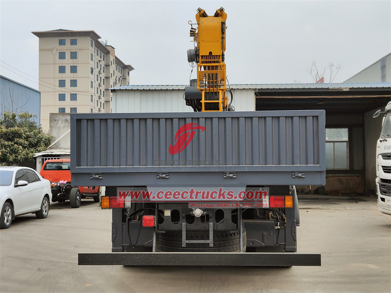Isuzu giga 20tons boom crane truck