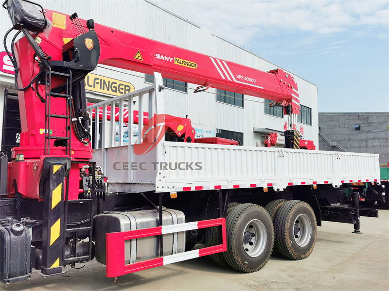 Isuzu GIGA boom truck 15tons crane 