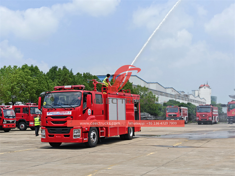 Isuzu GIGA 4X fire department truck