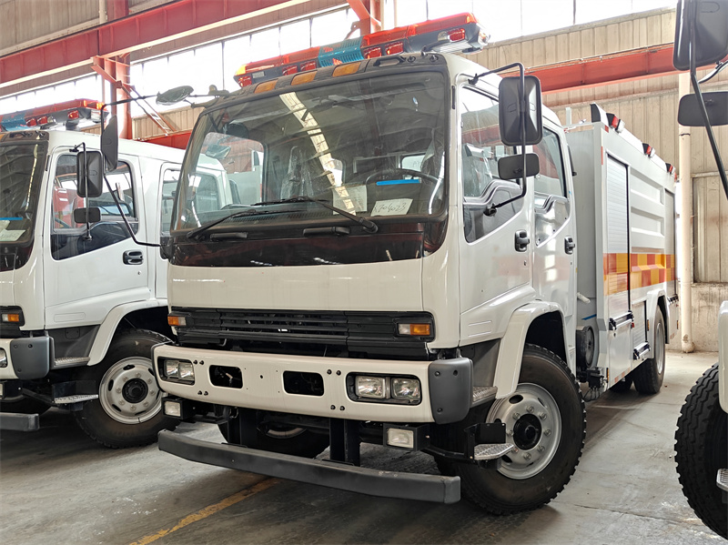 Isuzu FTR fire fighting truck
