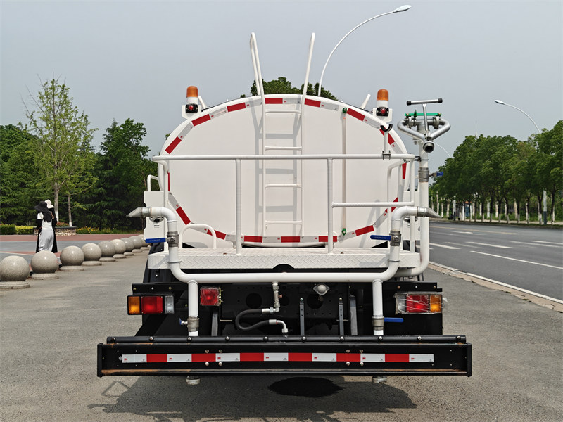 ISUZU 10000L water bowser rear platform and jetting nozzles
