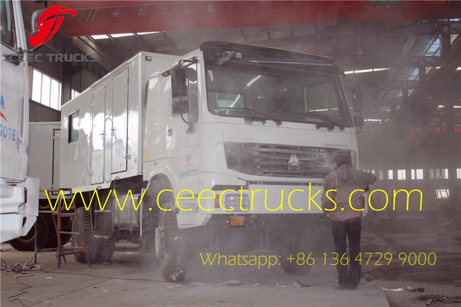 Durable HOWO all wheel drive mobile workshop truck manufacturer CEEC TRUCKS