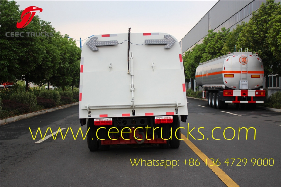 Environmental 4cbm dustbin and 1cbm water tank DONGFENG Mechanical road sweeper