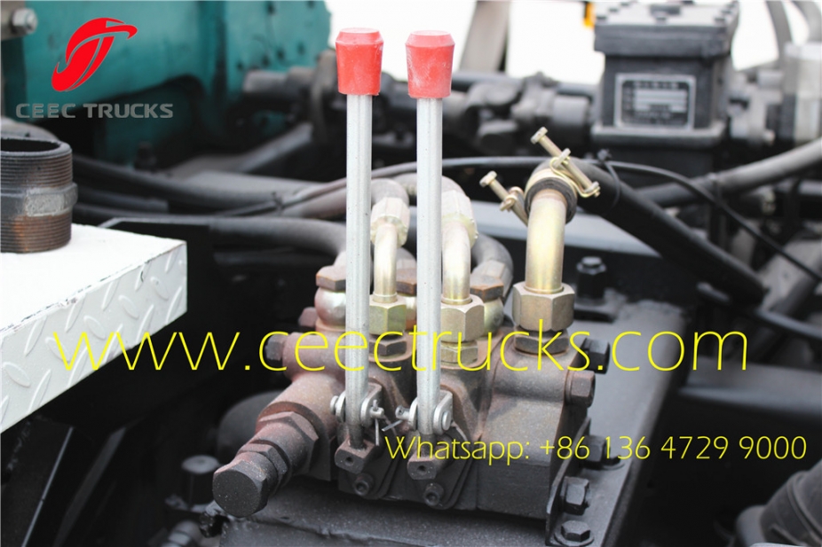 Dongfeng / ISUZU vacuum sewage suction truck 12cbm withe colour for UN