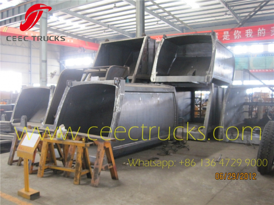 Garbage compactor truck body side plate assembly