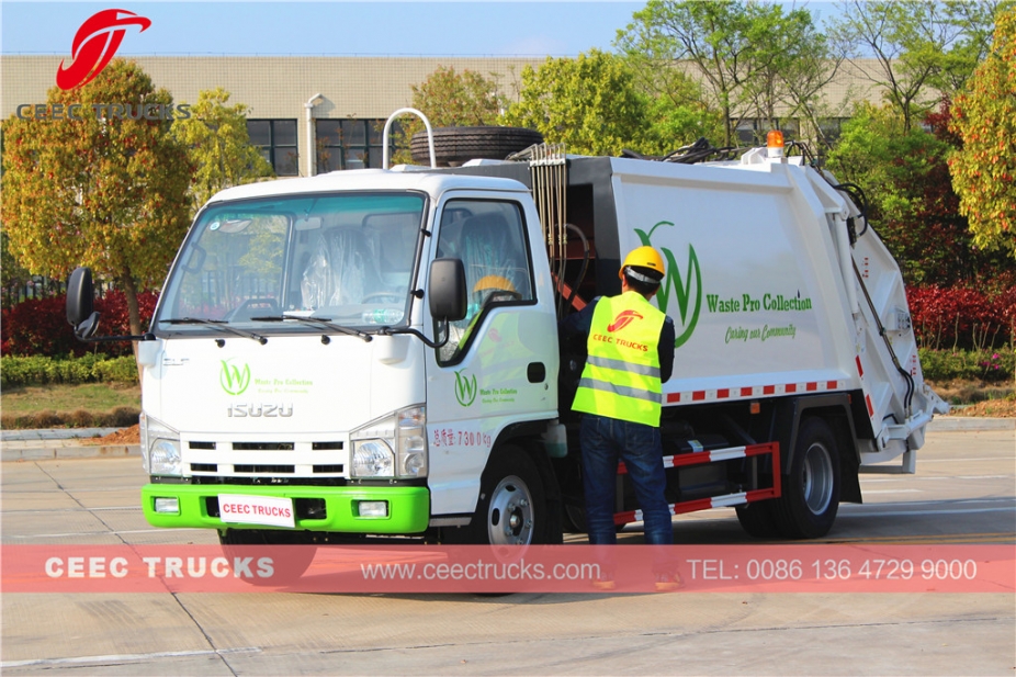 Truk pemadat sampah ISUZU 5cbm