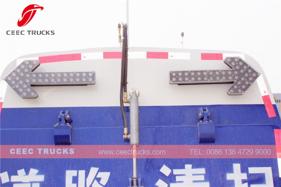 Truk penyapu jalan Dongfeng 5CBM