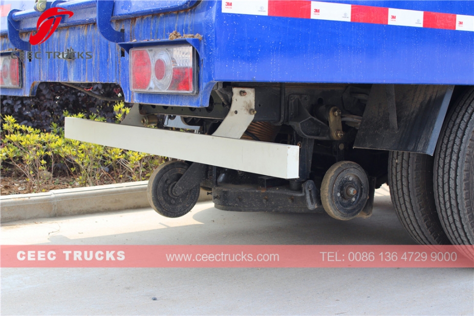 Truk penyapu jalan Dongfeng 5CBM