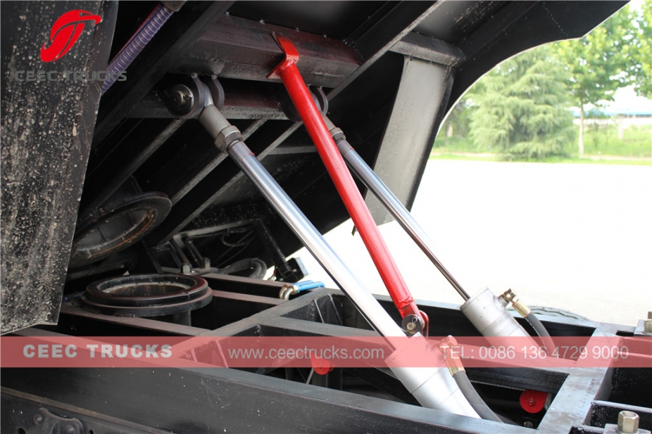 Truk penyapu jalan Dongfeng 5CBM