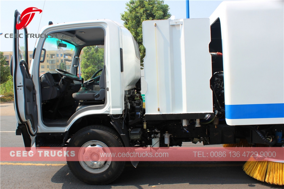 2017 sale ISUZU 8000L road sweeper truck