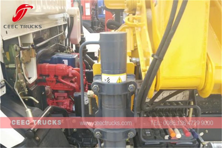 Dongfeng 2 Tons knuckle crane mounted trucks