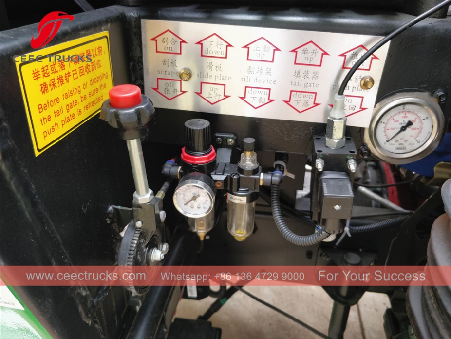 Truk pemadat HOWO 8cbm RHD