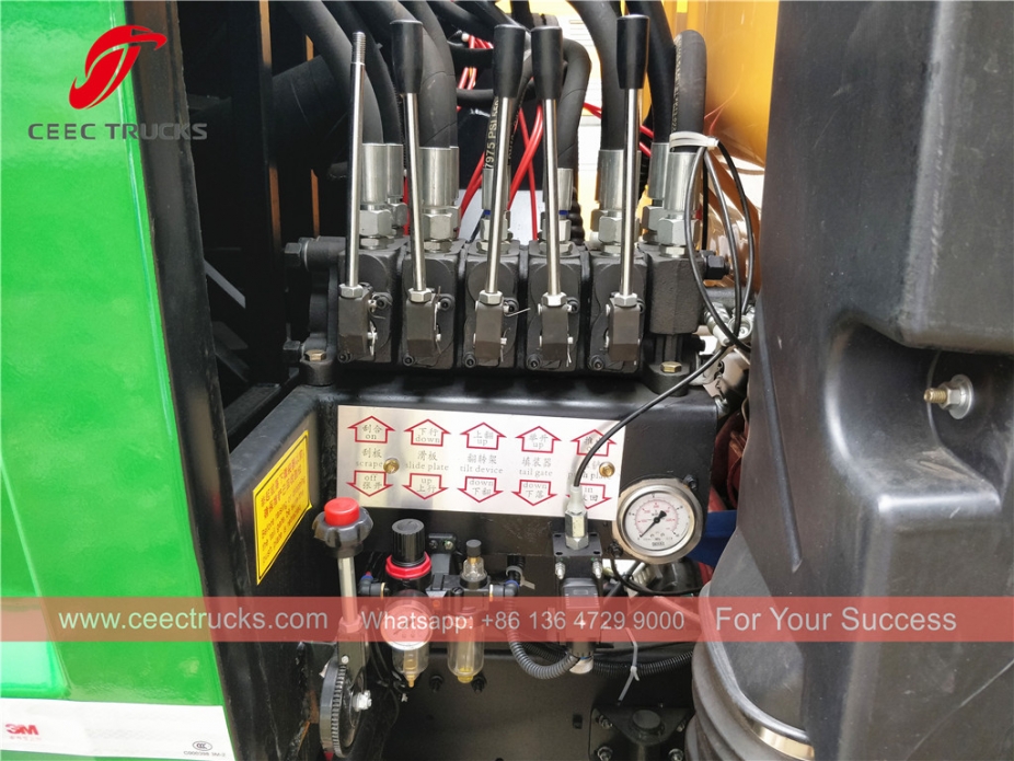 Truk pemadat HOWO 8cbm RHD