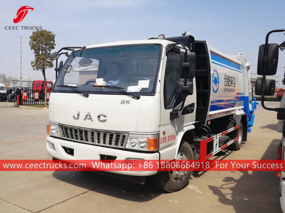 Truk Pemadat Sampah 8CBM JAC