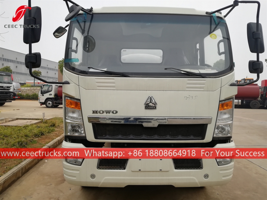 SINOTRUK HOWO Truk Tangki Bahan Bakar 6CBM