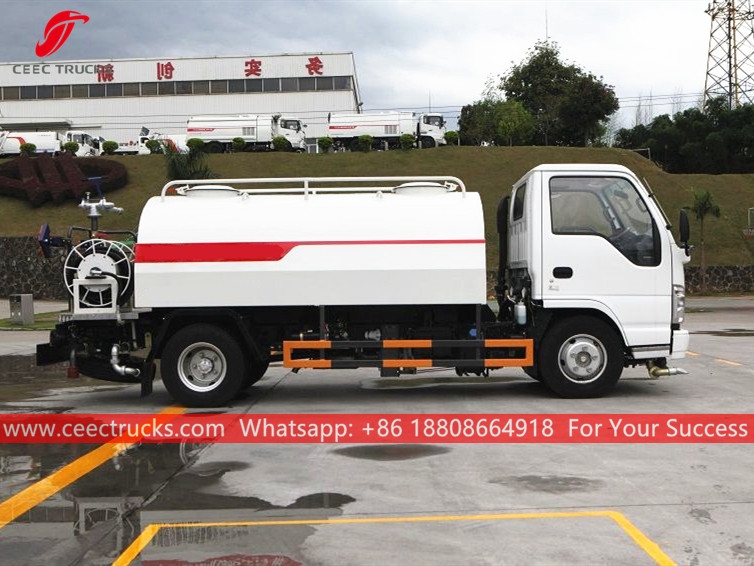 ISUZU 4CBM Water bowser dengan selang bertekanan tinggi