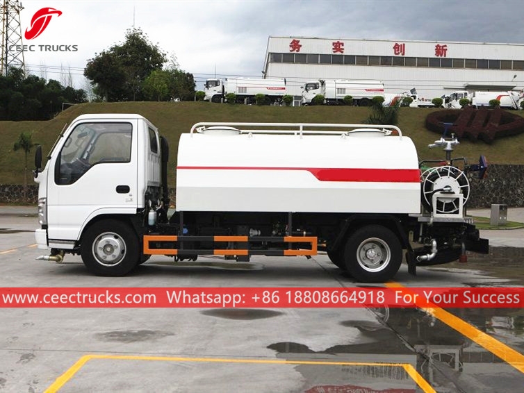 ISUZU 4CBM Water bowser dengan selang bertekanan tinggi