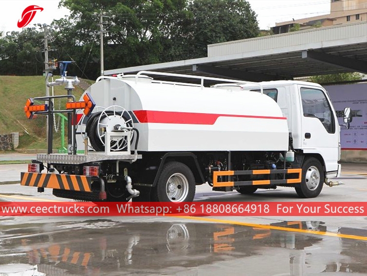 ISUZU 4CBM Water bowser dengan selang bertekanan tinggi