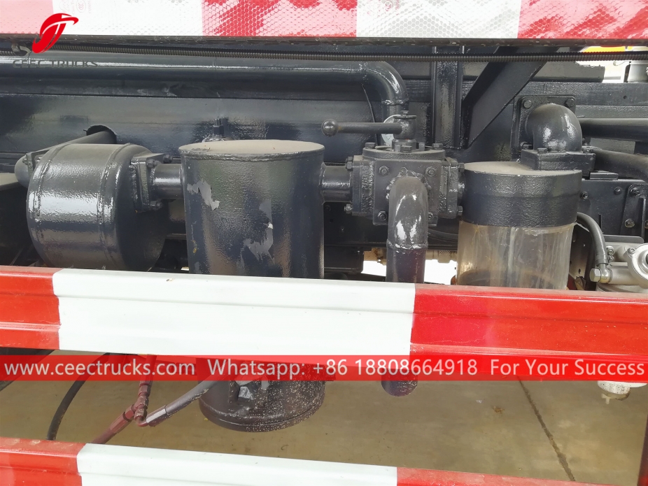 Truk Penghisap Limbah Vakum 8.000 Liter DONGFENG