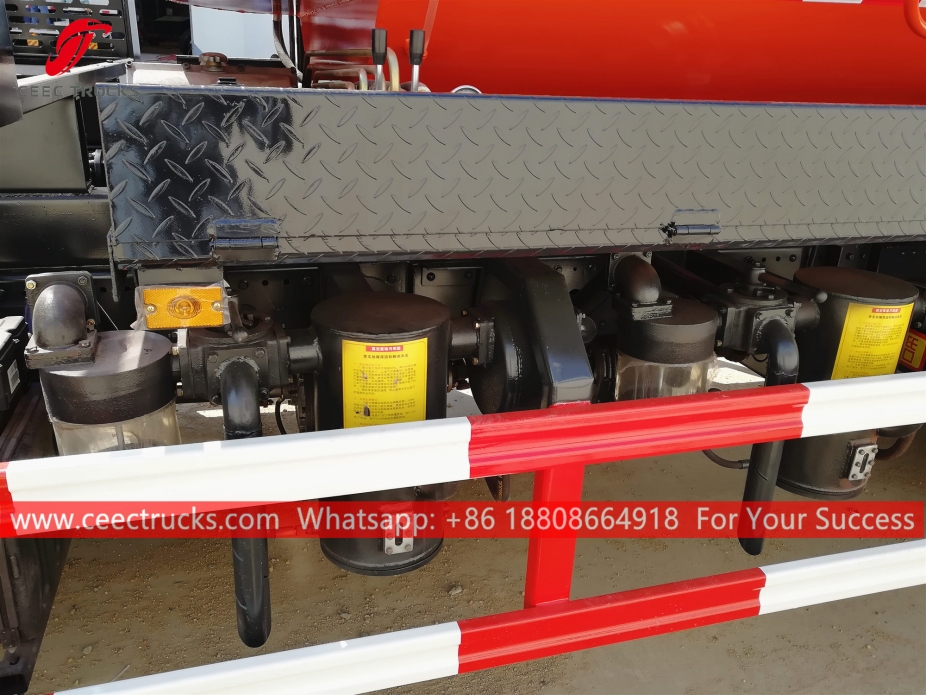 Truk Pengisap Limbah 11.000 Liter DONGFENG