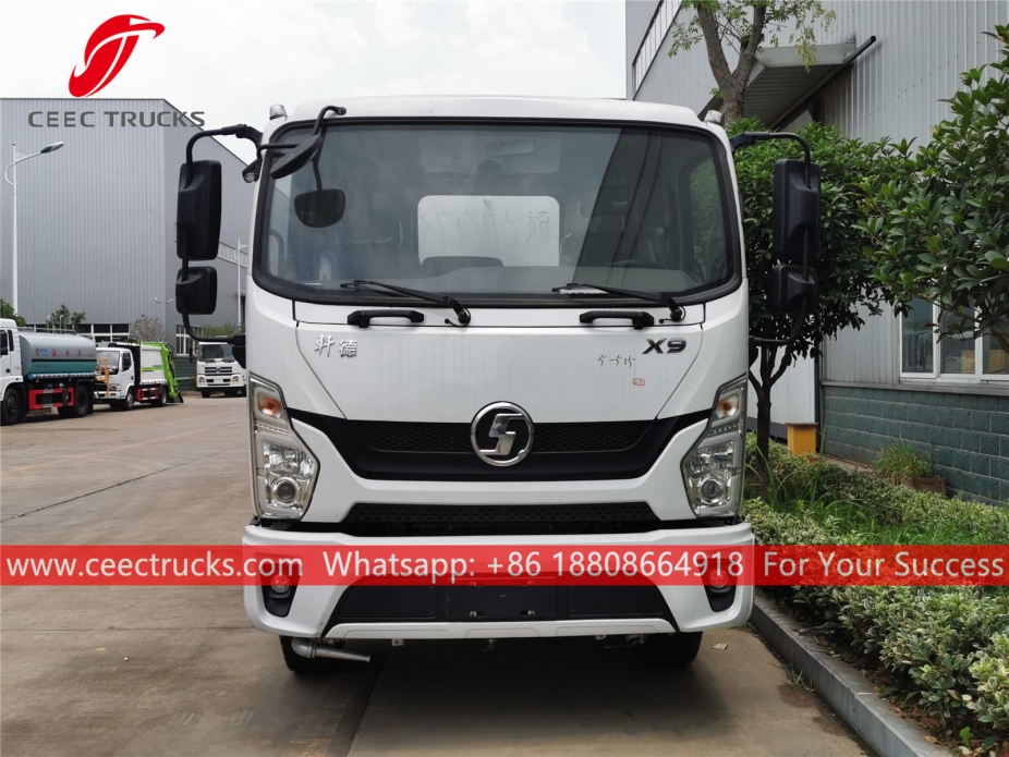 Dukun Truk Penyemprotan Air 12.000L