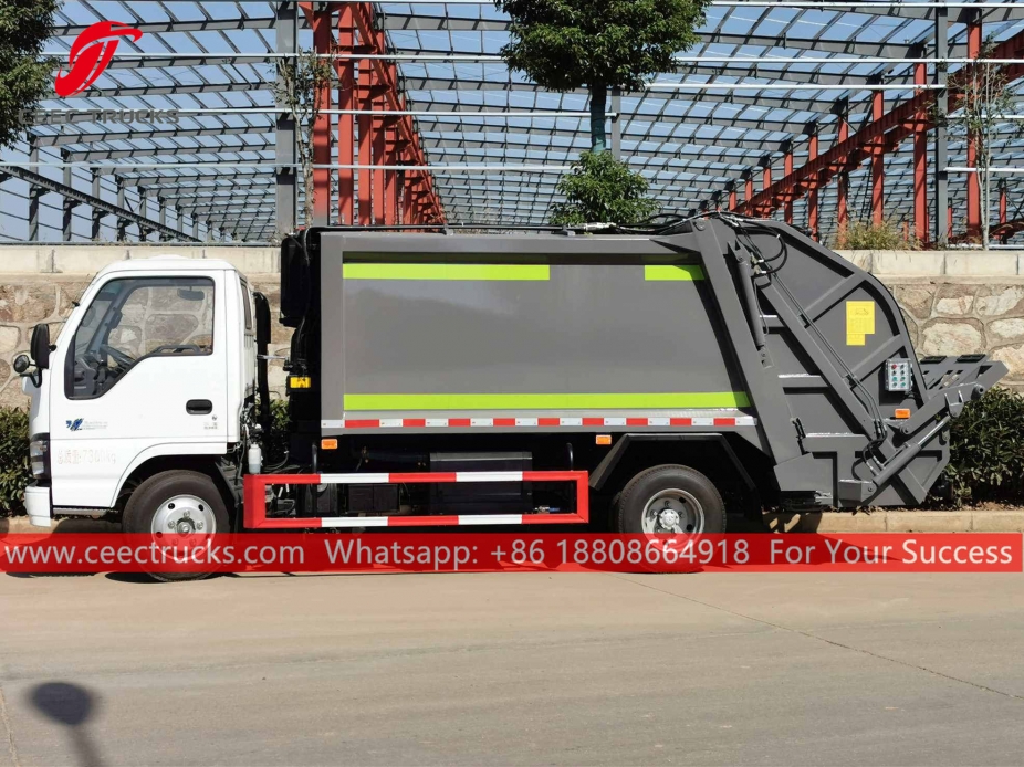 Truk pemadat limbah ISUZU 6CBM