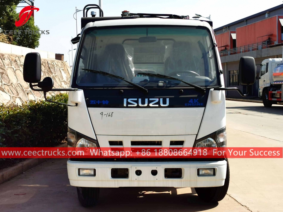 Truk pemadat limbah ISUZU 6CBM