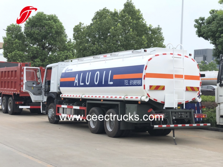 SINOTRUK HOWO 6X6 penggerak semua roda Truk tanker minyak bowser bahan bakar