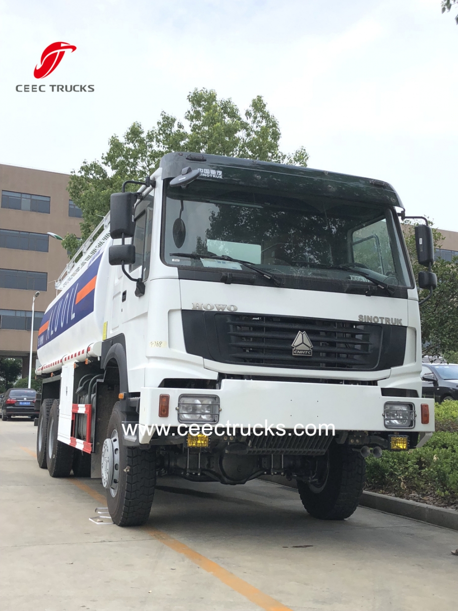 SINOTRUK HOWO 6X6 penggerak semua roda Truk tanker minyak bowser bahan bakar