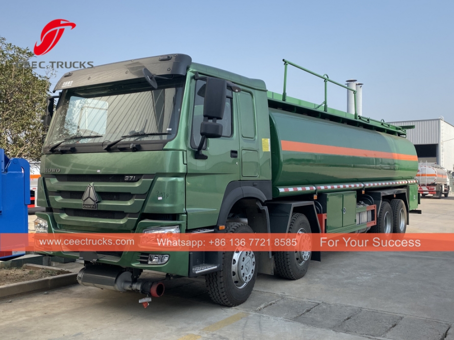 SINOTRUK 8x4 30CBM Truk tanker pengiriman bahan bakar minyak