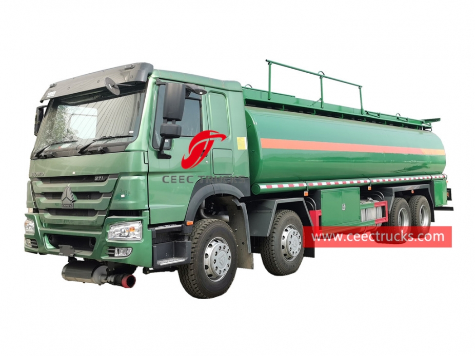 SINOTRUK 8x4 30CBM Truk tanker pengiriman bahan bakar minyak