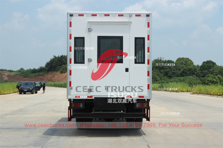 Customized ISUZU ELF 700P 4WD passenger carrier truck for sale