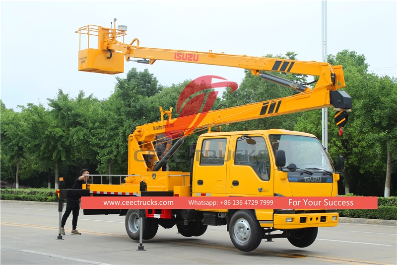 Truk platform udara ISUZU 18 meter