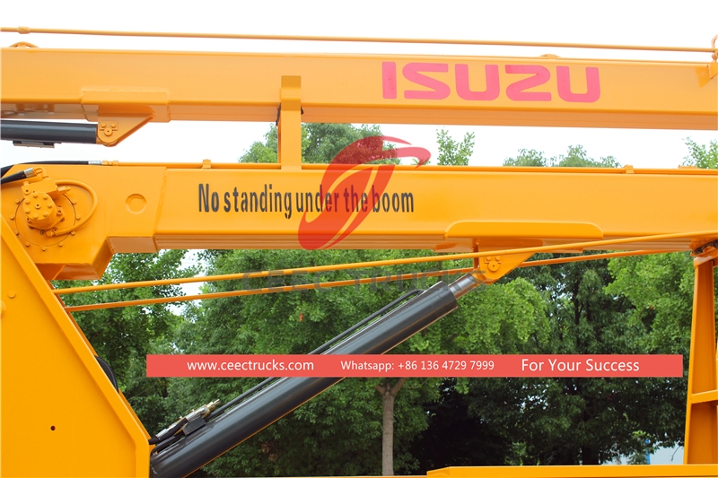 Truk platform udara ISUZU 18 meter