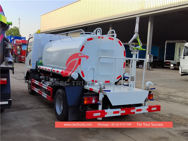 howo 4,000 liters water wagon