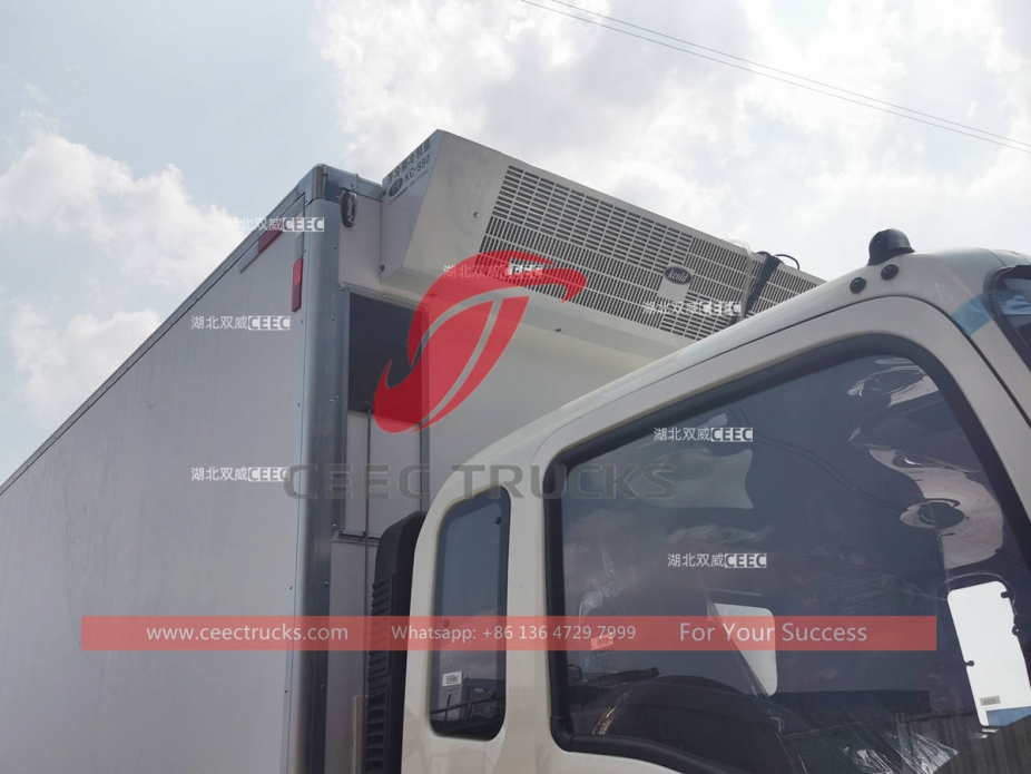 HOWO right hand drive 8 ton refrigerated truck