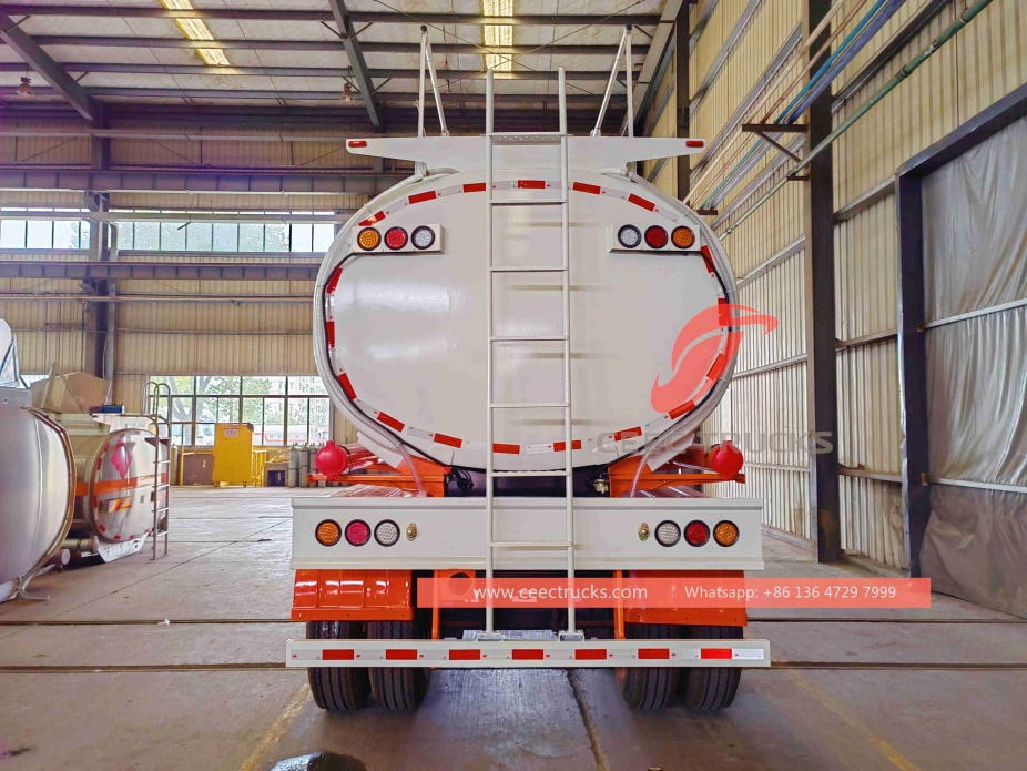 2 axles fuel transporting semitrailer with 40000 to 50000 liters capacity