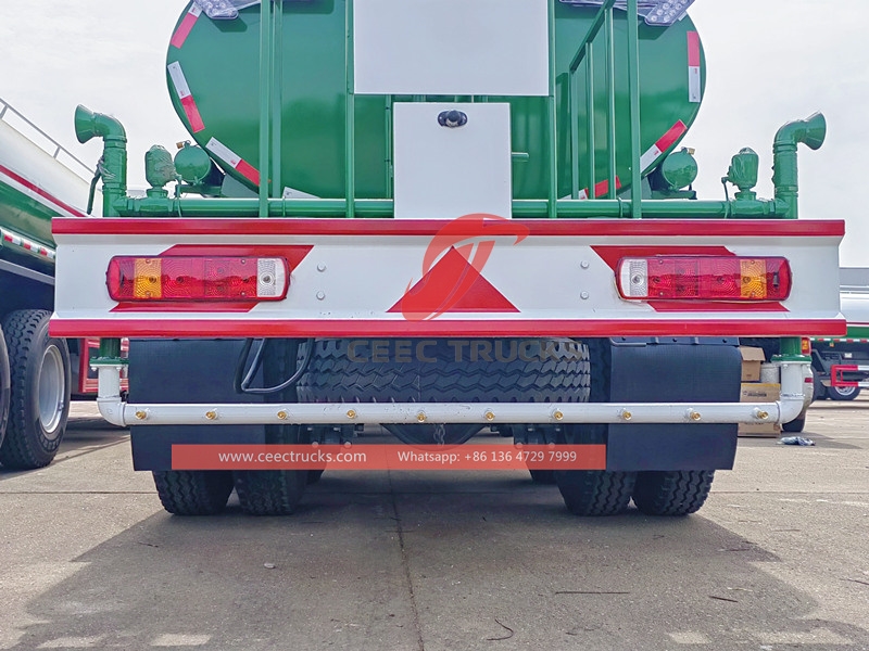 Truk tanker pengiriman air Howo 8x4 25.000Liter