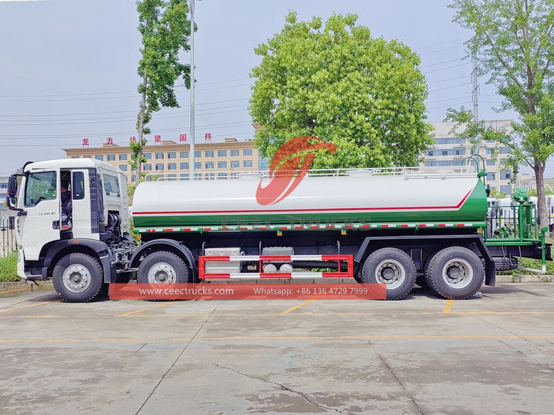 Truk tanker pengiriman air Howo 8x4 25.000Liter