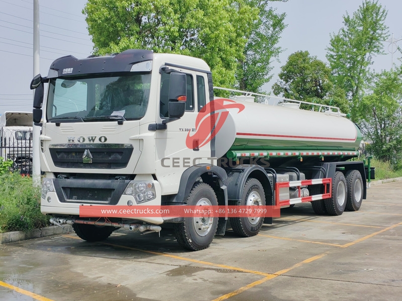 Truk tanker pengiriman air Howo 8x4 25.000Liter